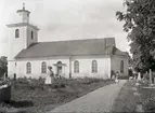 Bäckebo kyrka i nyklassicistisk stil. Exteriör från långsidan.