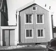 Ett bostadshus med träfasad på Norra Långgatan.