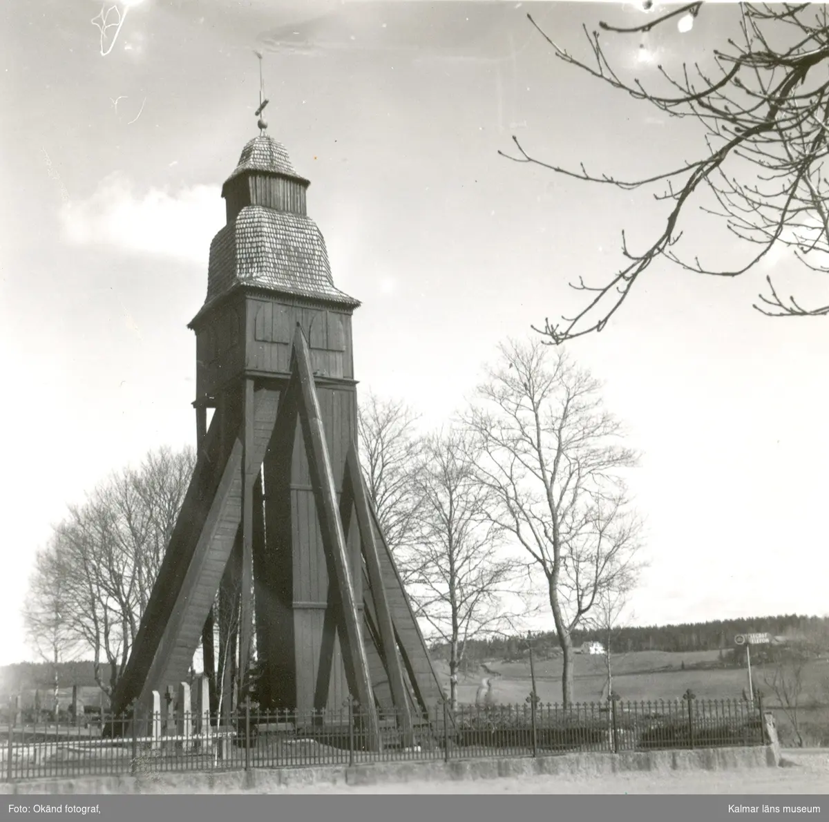 Klockstapel vid Djursdala kyrka.