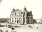 Bild på Kalmar domkyrka och torghandel på stortorget 1912.