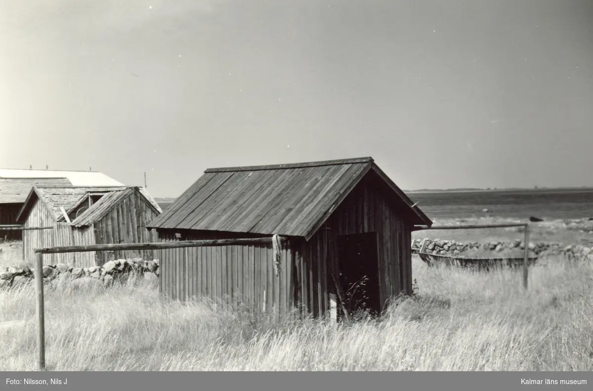 Bodar och båtar i Kårehamn.