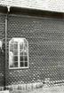 Långhusets på Pelarne kyrka norra fasad mot sakristian.

Foto: Britt-Marie Hammarskiöld 1976-08-26