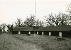 Kyrkstallarna i Vissefjärda.

Kyrkstallar kallas de byggnader som låg vid kyrkan och där besökare ställde in sina hästar. Tillsammans med kyrkstugor utgjorde de också en del av de byggnader i de kyrkstäder som växte upp när kyrkobesökarna kom så långt ifrån att de behövde övernatta i samband med kyrkobesök.

Flera områden med kyrkstall finns bevarade, till exempel Gammelstads kyrkstad i Luleå och i Närpes i Österbotten, Finland, finns en stor samling, cirka 150 kyrkstall, bevarade.

(Hämtat från Wikipedia)