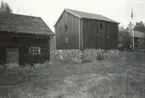 Ösjöfors handpappersbruk. Ladugård/magasin och mangårdsbyggnad från söder.