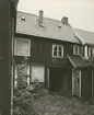 Fasad mot gården i kv. Skrivaren. Bilderna är tagna inom ramen för Kalmar kommuns inventering av Kvarnholmens bebyggelse 1970-1971 och skänkta till länsmuseet.