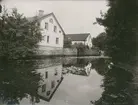 Flyglarnas västra gavel utmed sågdammen på Falsterbo bruk.