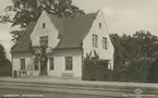 Vykort med motiv från järnvägsstationen i Ljungbyholm.