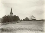 Locknevi kyrka och skola år 1930.