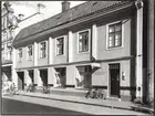 AB Sture Lundgrens Järnhandel.
Historik T Lundgren. AB Sture Lundgrens Järnhandel 90-år, Kalmar 1942.
Huset på bilden revs 1972.