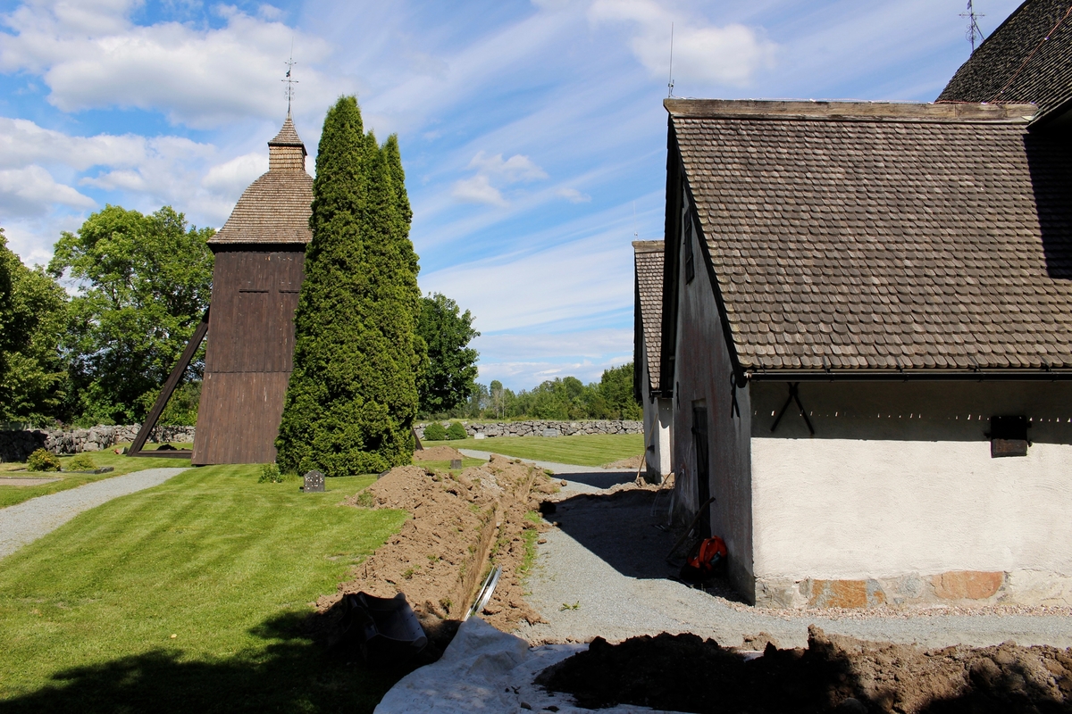 Arkeologisk schaktningsövervakning, Lillkyrka kyrka och klockstapel, Lillkyrka socken, Uppland 2016