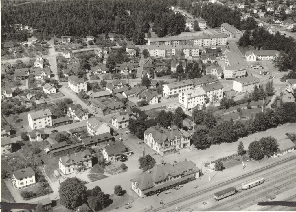 Flygfoto över Hultsfred. Vykortsförlaga.