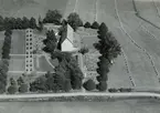 Flygfoto över Dörby kyrka.