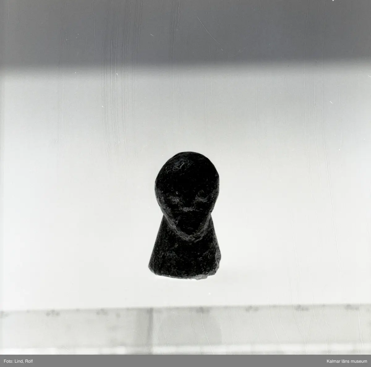 Bärnstensfigur, möjligen till spelet Hnefatafl.