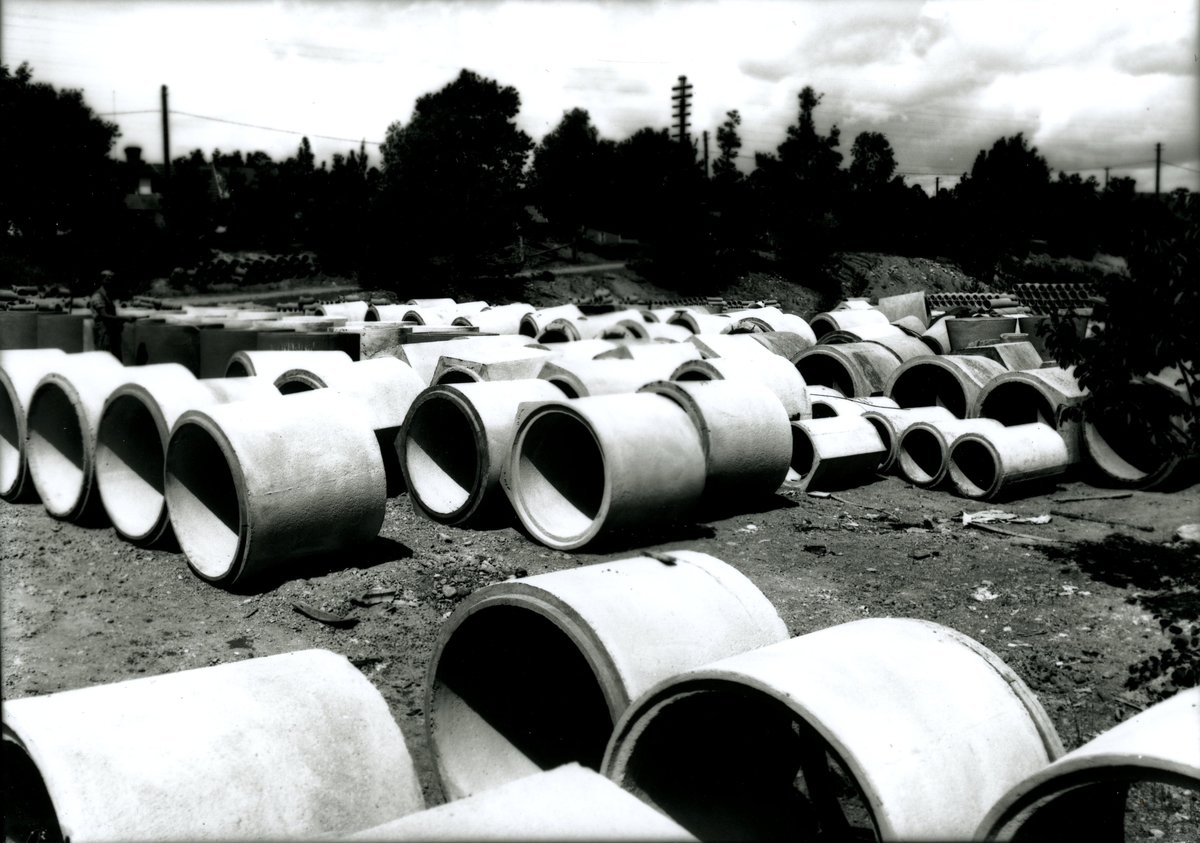 Betongrör från Skånska cementgjuteriet.