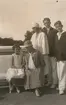 Ulla Ehrensvärd med svärdotter och barnbarn (Anna, Ulla, Gösta och Carl-Augiust Ehrensvärd), taget i Ramlösa på Ullas 70-årsdag, 3/8 1928.