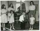 Prinsessorna Margaretha, Birgitta, Desirée, Christina och kronprins Carl Gustaf hos landshövding Wagnsson i Kalmar cirka 1950.