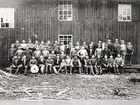 Gruppbild av sågverksarbetare i Blankaholm.