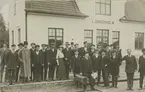Resenärer och personal vid Ljungbyholms station 1916-1918.