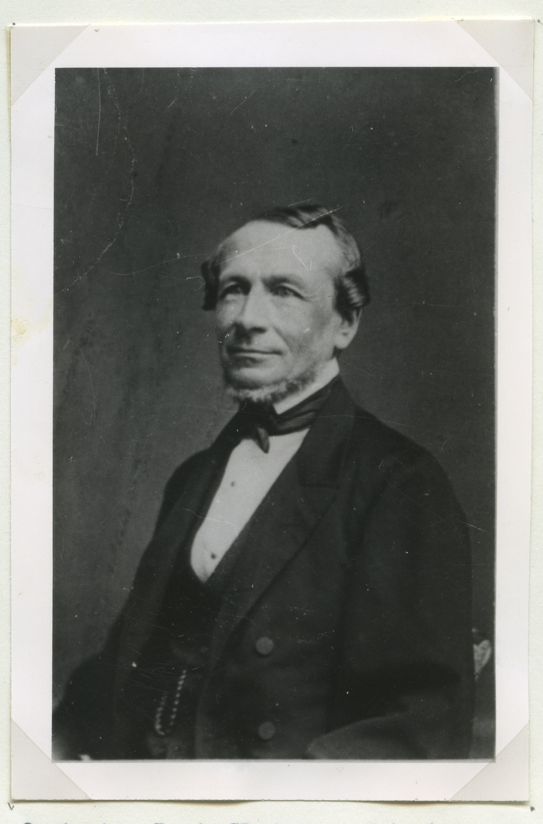 Porträtt av rekor Oscar Elis Leonard Dahm, född 11/10 1812, död 18/12 1883.