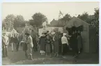 Firande av Barnens Dag i Kalmar 1935.
Marknadsstånd, tombola och föräljning av glass och godis.