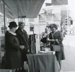 Demonstration av Cirkelkaffe utanför Domusvaruhuset i Nybro.