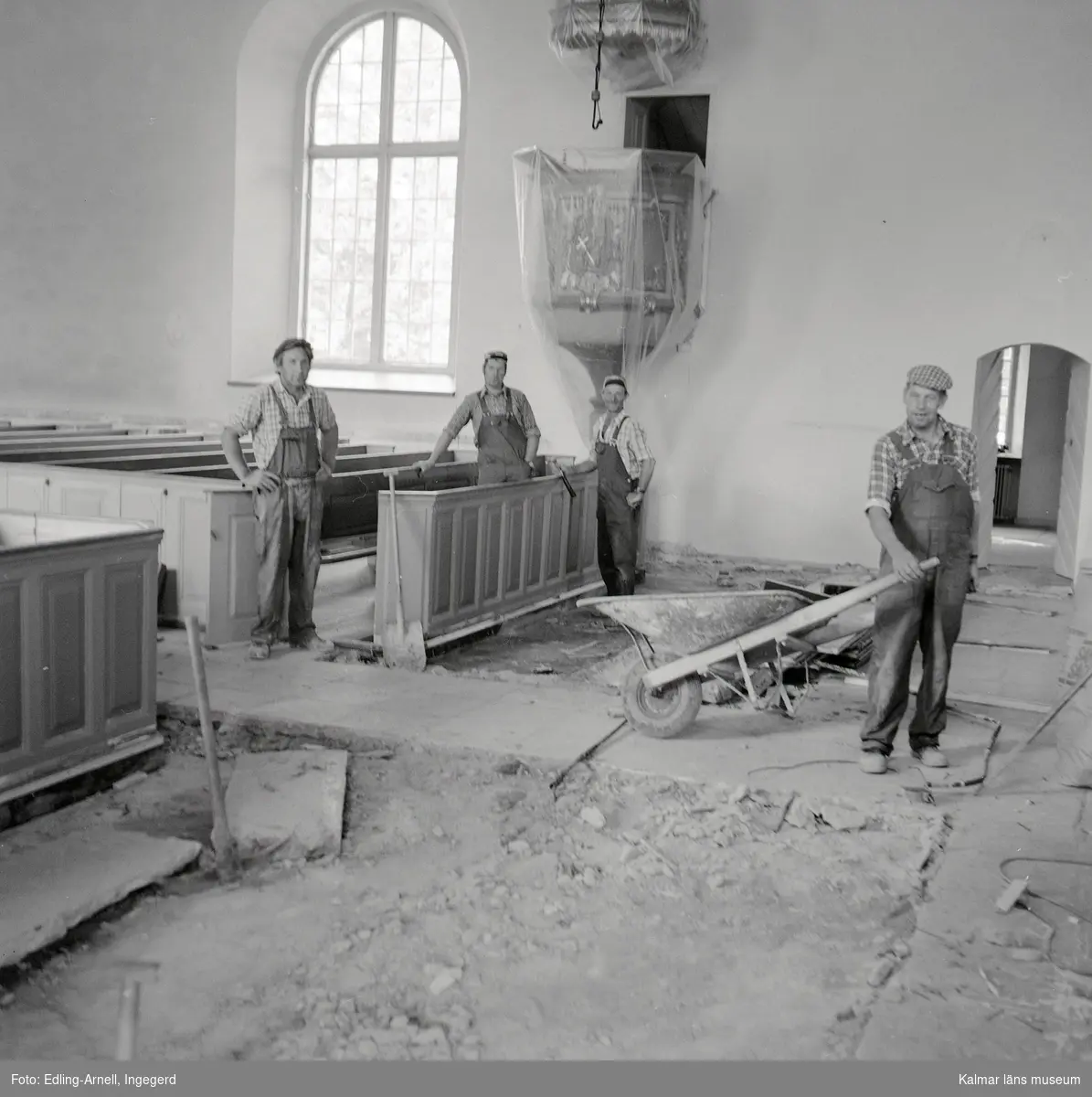 En arkeologisk utgrävning i Söderåkra kyrka.