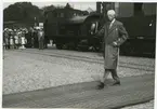 Kung Gustav V vid Ölandshamnen omkring 1925-1929.