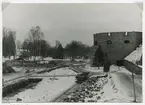 Utgrävningen i  slottsfjärden 1932-1934 under  ledning av Harald Åkerlund.