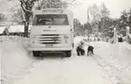 Butiksbuss vid Lökenäs januari 1969.