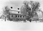 Corps de logis. Foto från 1920-talet. Päronträdet antagligen från tiden omkring år 1680.