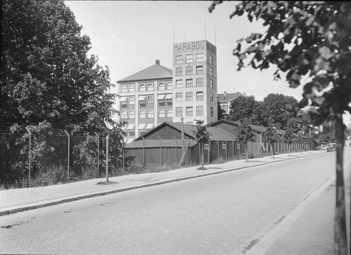 Byggherre: Byggnadsaktiebolaget Contractor, Stockholm. Tillbyggnader för AB Chokladfabriken Marabou. Arkitekt prof. Ivar Tengbom.