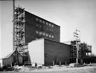 Byggherre: Byggnadsaktiebolaget Contractor, Stockholm. Blekeribyggnad. Hör till Bergviks sulfitfabrik, Sveriges första fabrik för framställning av sulfitmassa, byggd 1872 och tillhörande Bergvik och Ala AB.