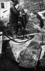 Byggherre: Byggnadsaktiebolaget Contractor, Stockholm. Grund