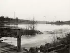 Utsikt från Andersfors gamla bruksplats i Bergsjö, Hälsningland. I förgrunden den gamla bruksbron övre nedre strömfallet i Gimån.