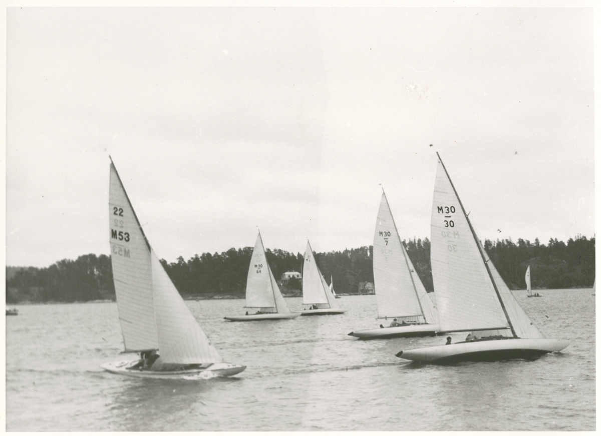 Mälarbåtar på Baggensfjärden under KSSS poängseglingar hösten 1944.