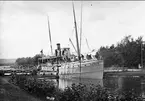 Parti från Rödesund. Passagerarbåten Venus passerar Göta kanal. Endast glasneg finns. Foto: Axel Sjöberg.