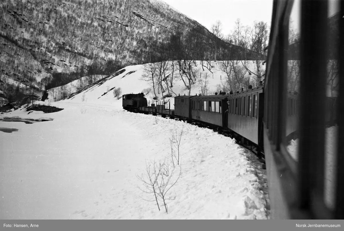 Tog til Finneid i nærheten av Ågifjellet