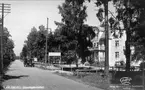 Karlsborg, Järnvägshotellet senare Gästis. Byggt 1924, revs 1973. Låg där Vätternhallen (Supermarket) nu är beläget. Kortet finns ej på museet.