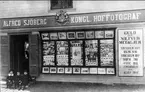 Karlsborg. Exteriör, Alfred Sjöbergs fotoateljé år 1910. Neg finns. Förstoring 32 x 50 cm.