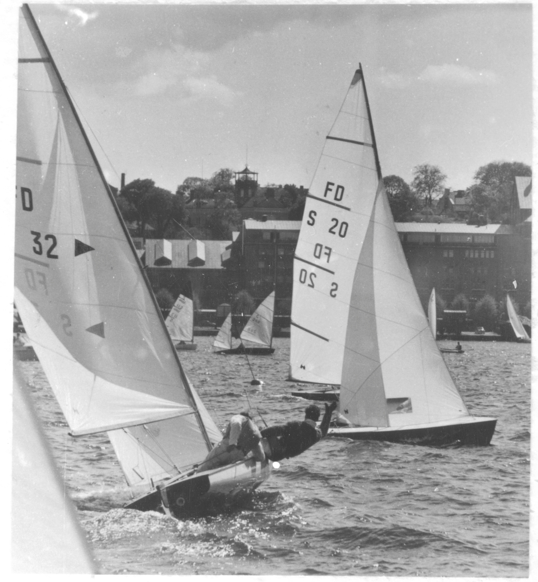 Flying Dutchman-båtarna FD-S32 och FD-S20 under kappsegling på Riddarfjärden