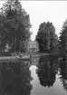 Svanvik, stora Perstorps herrgård i början av 1900-talet. Herrgården brann ned år 1926. Foto: Nils Brambeck, amatörfotograf. Förstoring 43 x 31 cm. Neg finns.