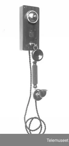 Telefonapparat, lokal, veggapparat i tre mtlf.hengende, klokke likestrøm. 19.3.1917. Elektrisk Bureau.