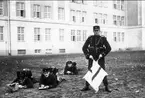 A 10, 1914, morsering med liten flagg. Neg finns. Förstoring 20,5 x 30 cm finns. Se även bilaga.