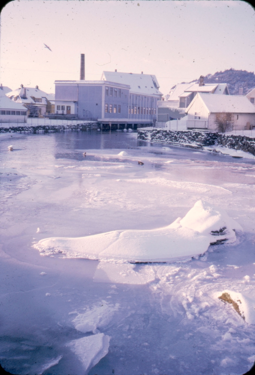 Lundeåna, Egersund. Utsikt mot Damsgårdsbrua.