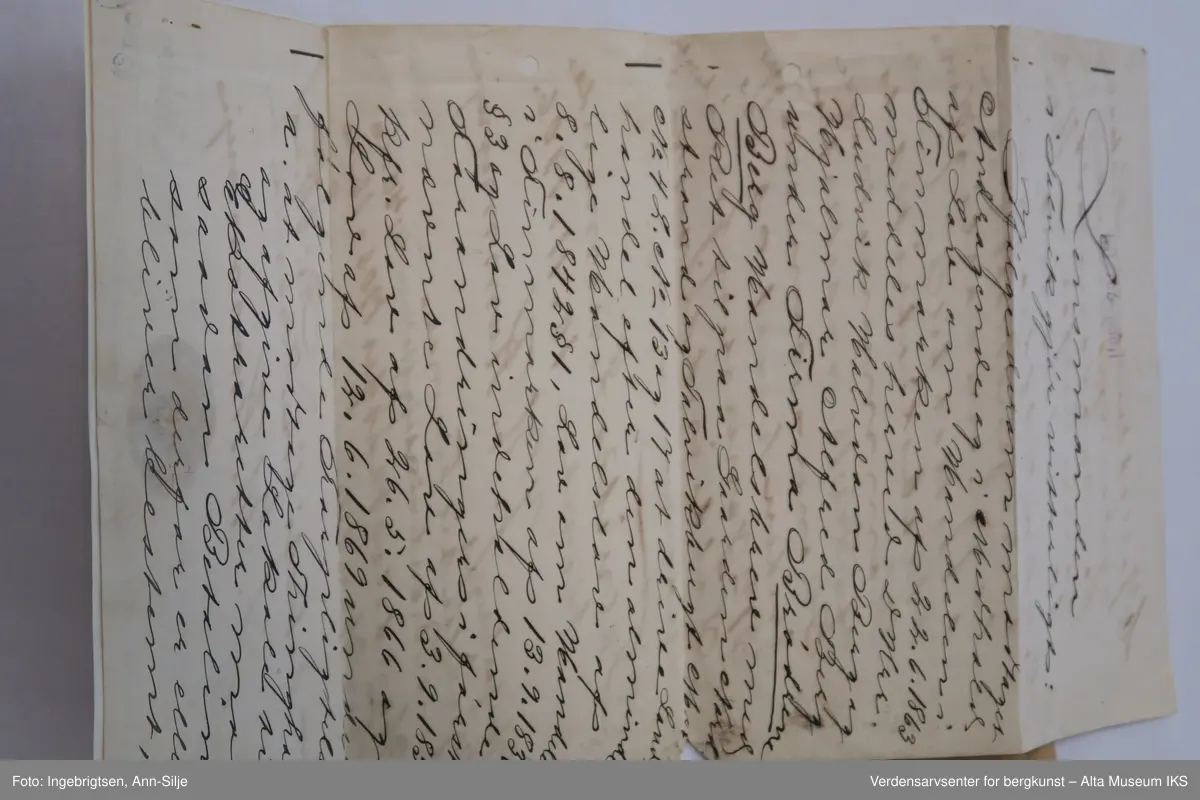 Form: 2 sammenstiftede folioark i original konvolutt
