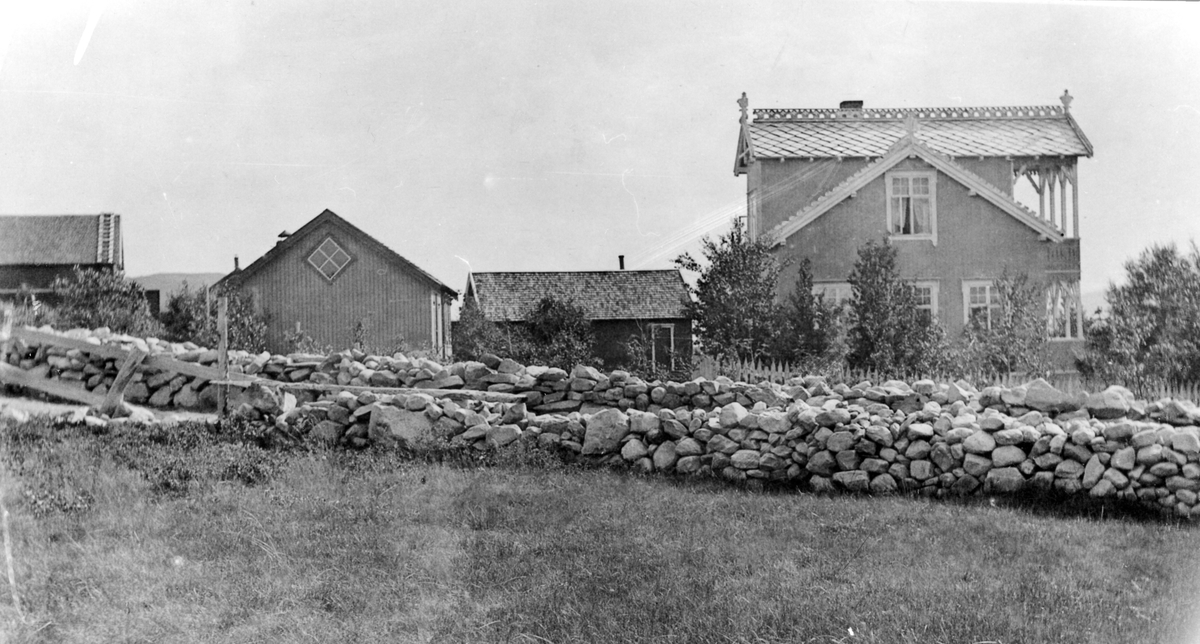 Bygninger og steingjerder på setra Åsheim i Småsetran, Røros