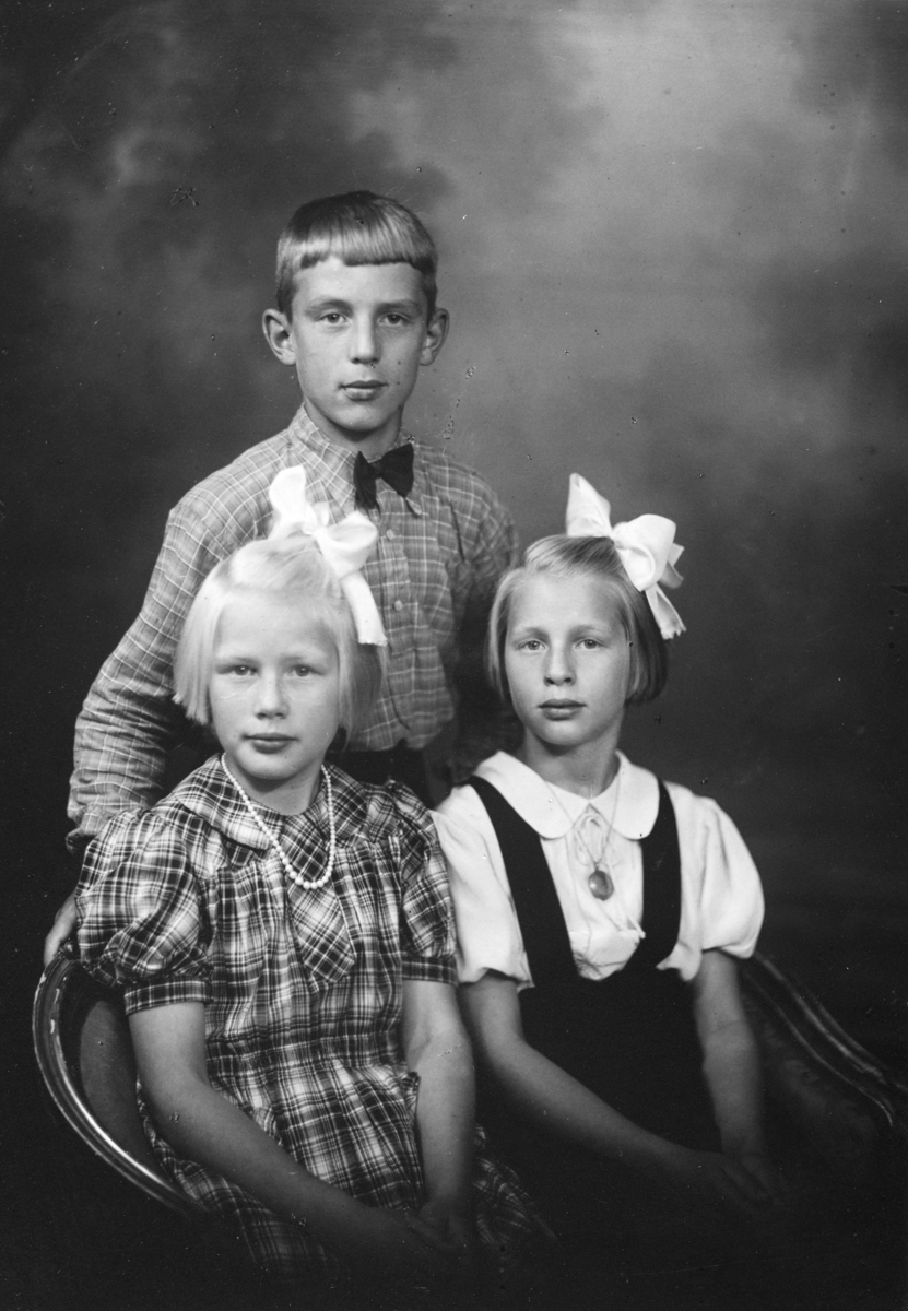 Søsknene Aslaug (1931), Jenny (1932) og Leif Granli (1931). Vokste opp i Vesterengen (85/3).