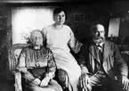 Carl och Kristina Lundgren med dottern Karin, Grytåsen. Lundgren tillhörde Mölltorps missionsförsamlings första styrelse.