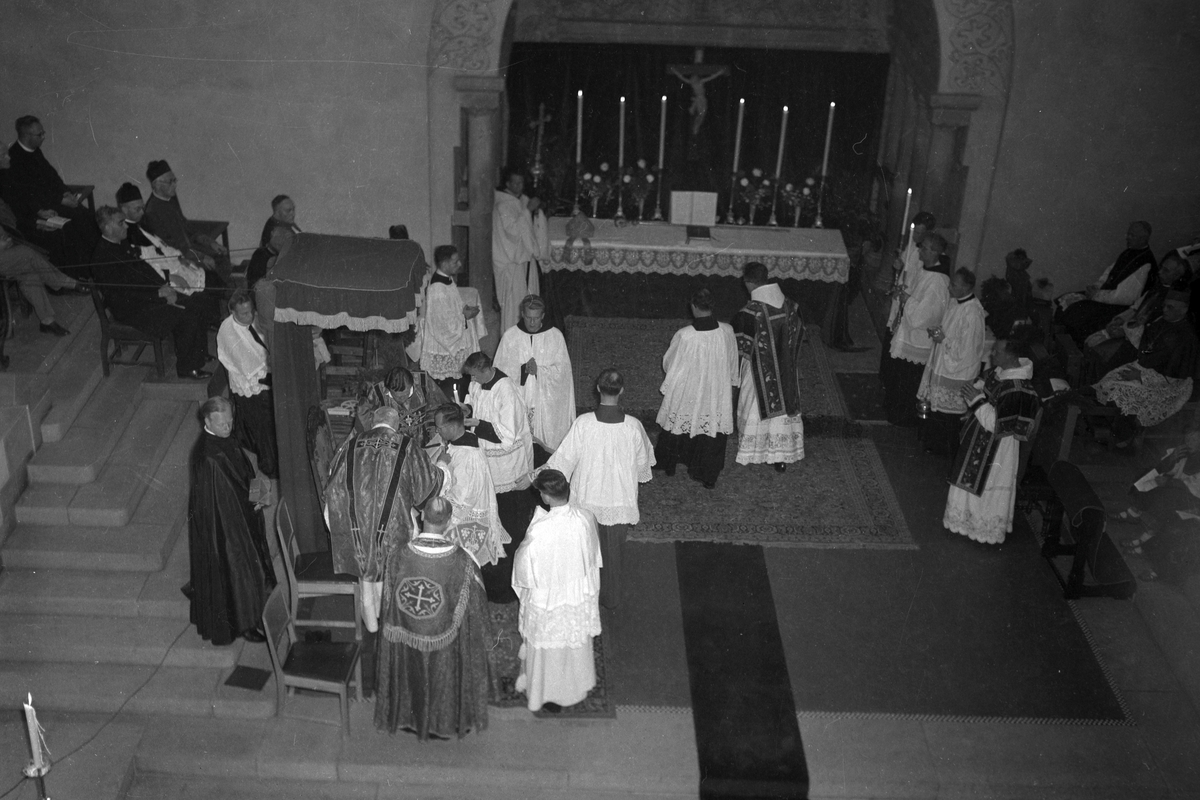 Kirkejubileet 1953. Katolsk gudstjeneste i Norges Tekniske Høyskoles aula