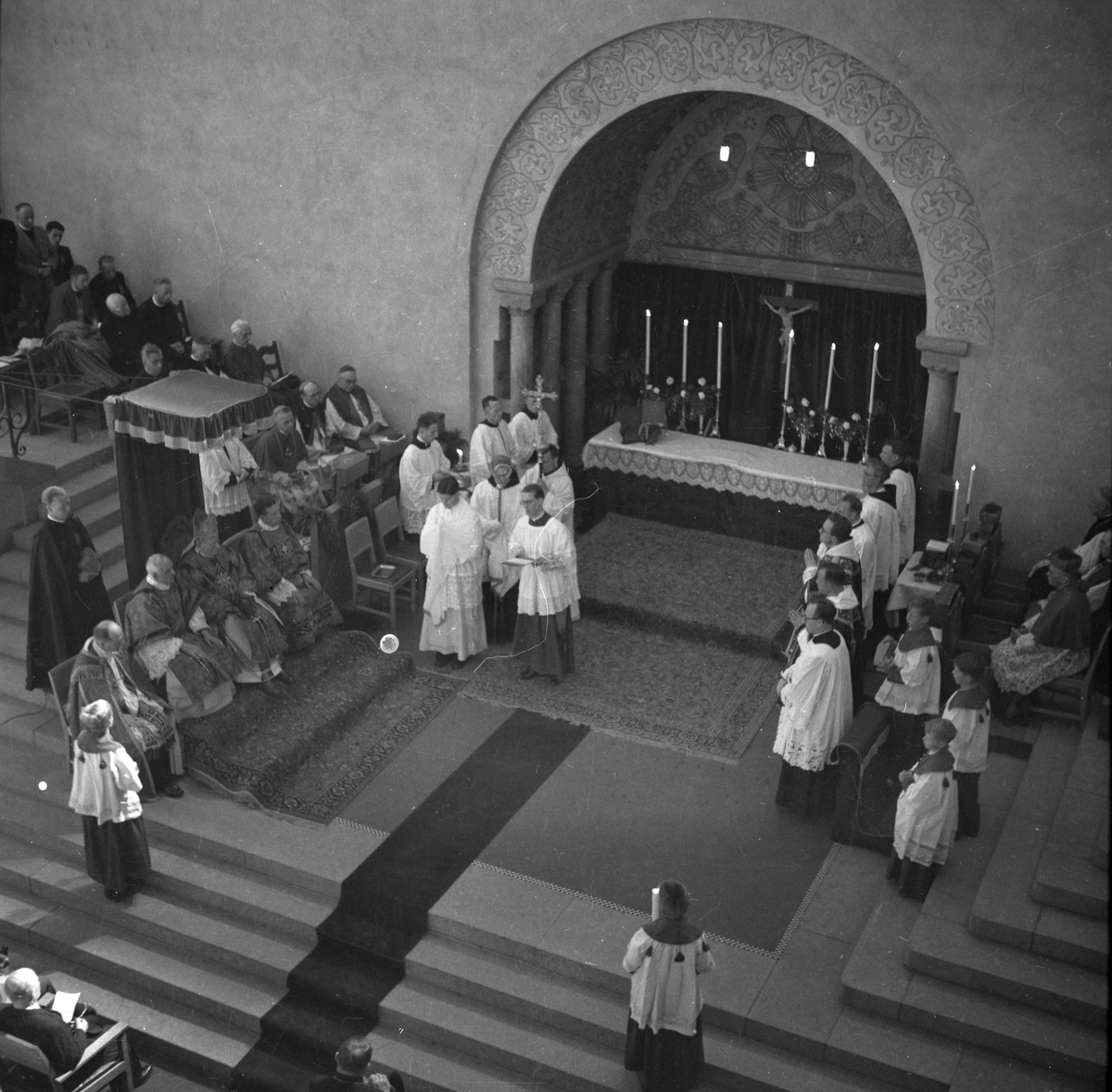 Kirkejubileet 1953. Katolsk gudstjeneste i Norges Tekniske Høyskoles aula